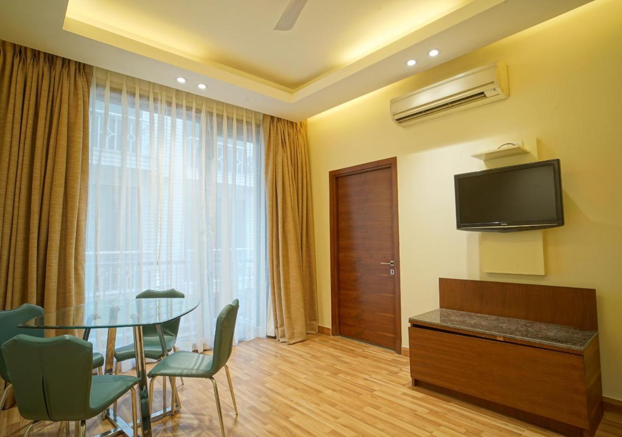 Uds Villa Scandinavian B&B - Next To Vfs New Delhi Eksteriør billede