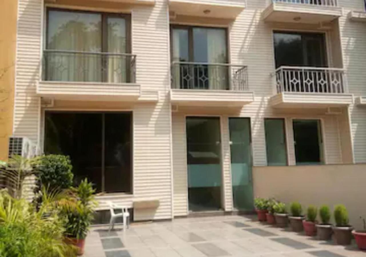 Uds Villa Scandinavian B&B - Next To Vfs New Delhi Eksteriør billede