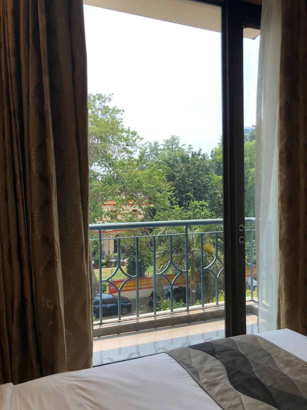 Uds Villa Scandinavian B&B - Next To Vfs New Delhi Eksteriør billede