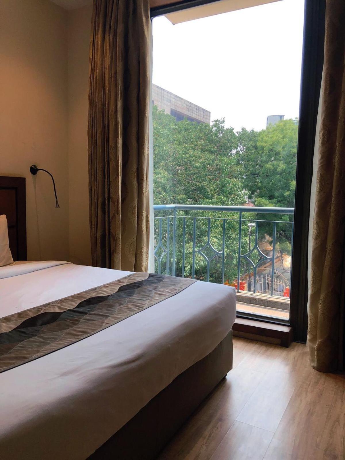 Uds Villa Scandinavian B&B - Next To Vfs New Delhi Eksteriør billede