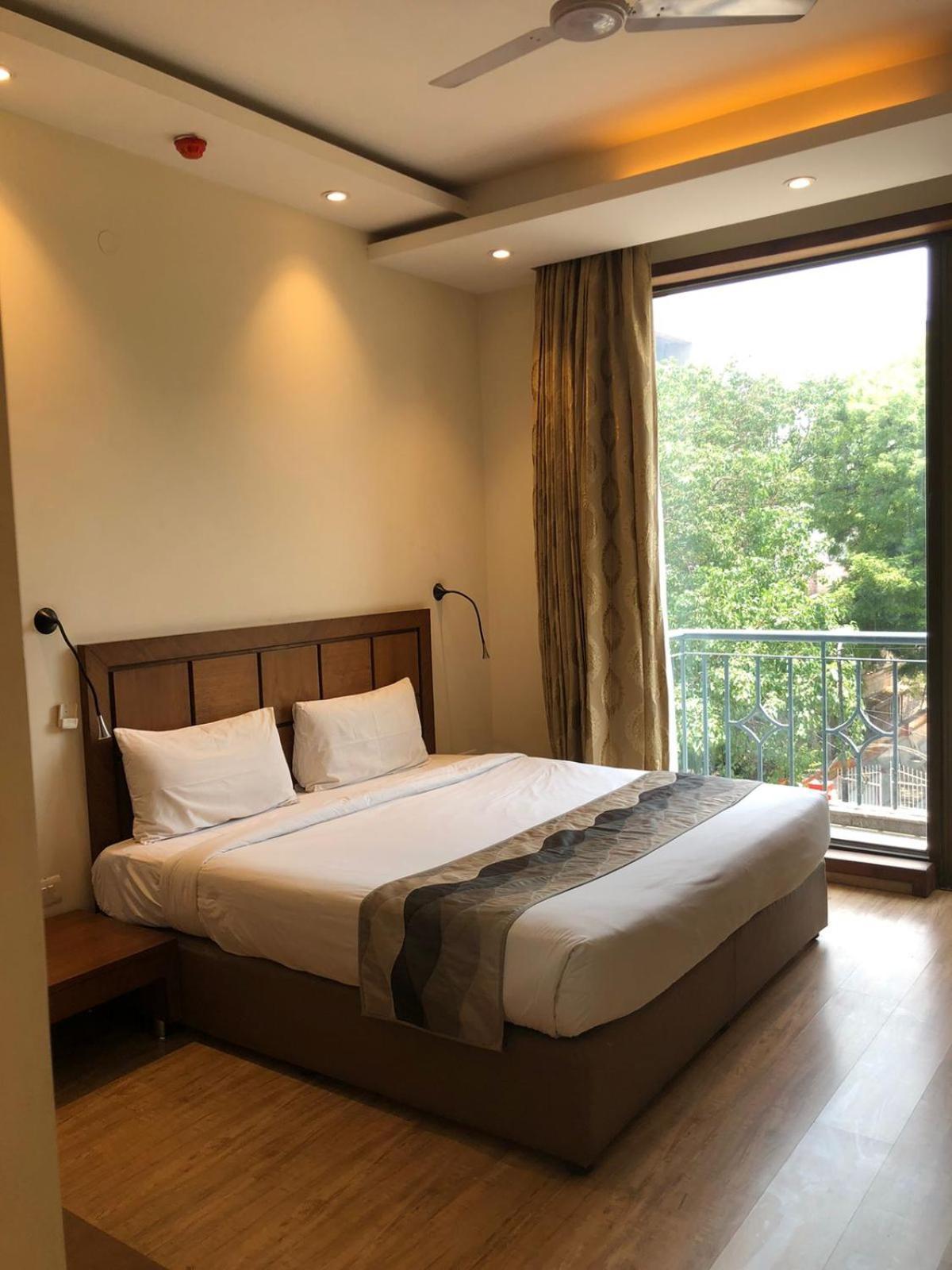 Uds Villa Scandinavian B&B - Next To Vfs New Delhi Eksteriør billede