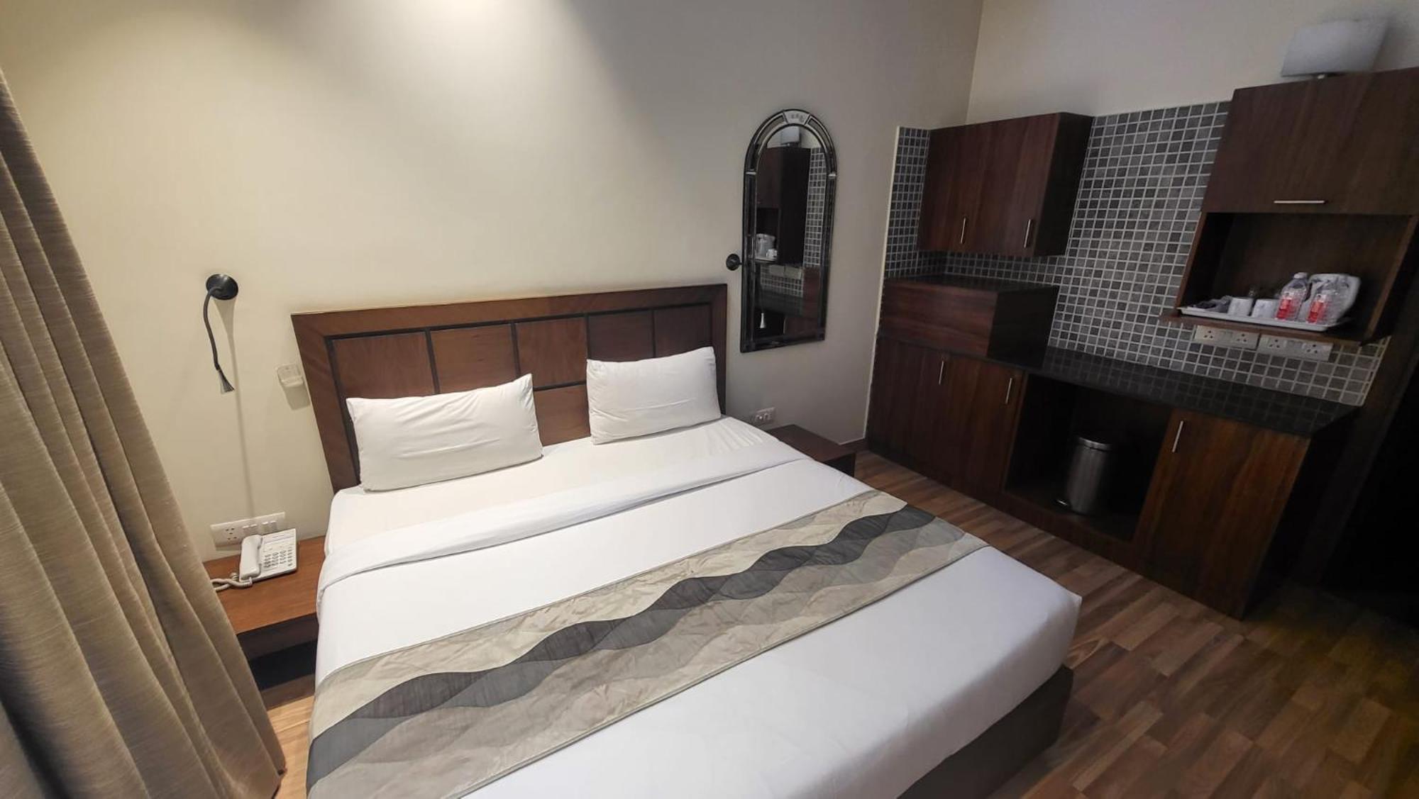 Uds Villa Scandinavian B&B - Next To Vfs New Delhi Eksteriør billede